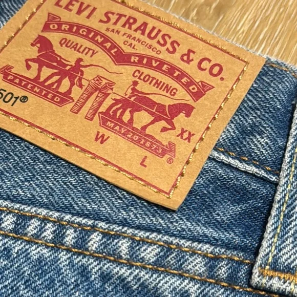 Levi's Classic Blue 501 Jeans - Picture 5 of 5